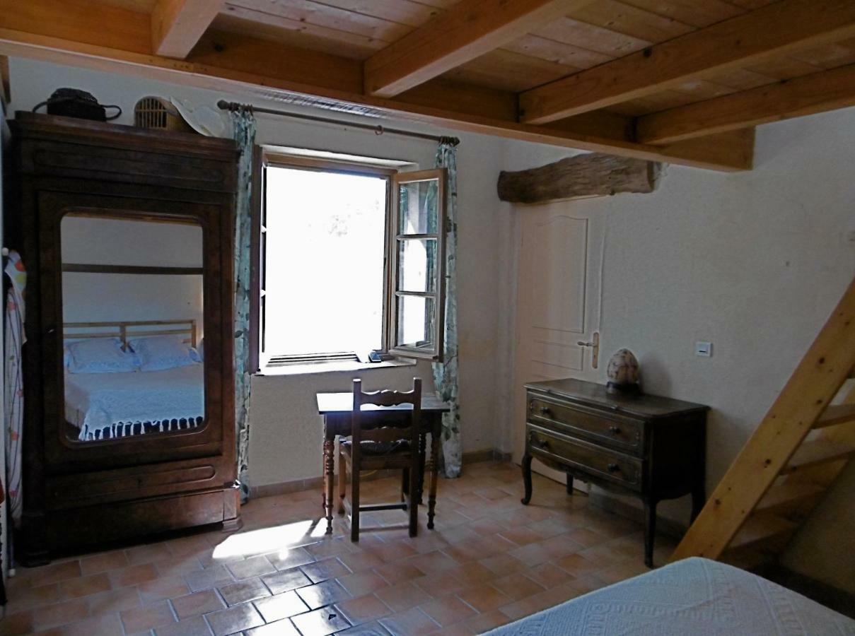 Le Val Leron Bed and Breakfast Valaurie Exteriör bild